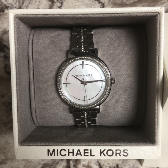 Michael Kors Watch - Picture 5 of 5